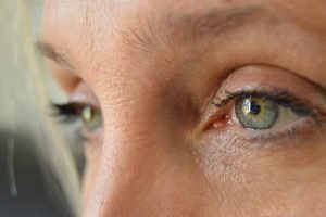 目の下の茶クマ・黒クマ・青クマに効くおすすめアイクリーム3選！