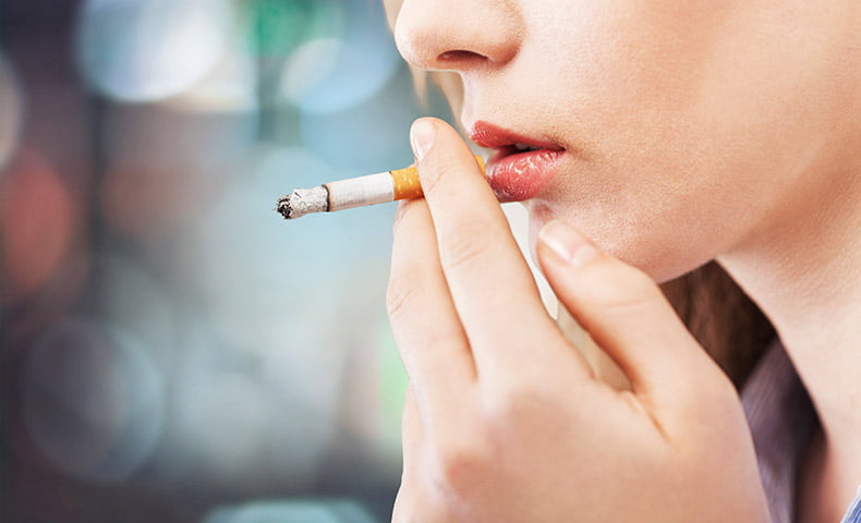 大人ニキビの原因は生活習慣やタバコが関係しているってホント？